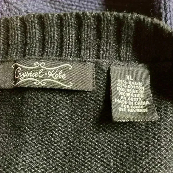 Crystal Kobe women’s extra large holiday sweater. - Picture 7 of 8